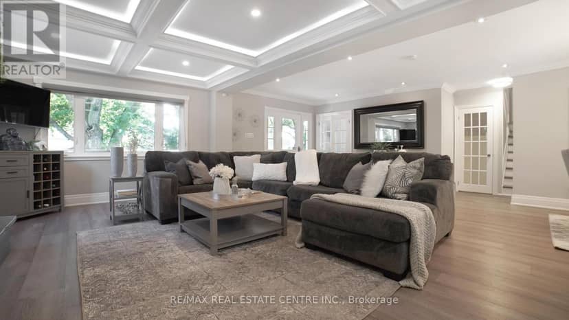14 Buena Vista Drive — photo 2 of 37