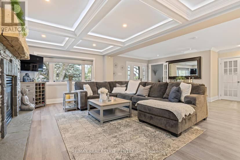 14 Buena Vista Drive — photo 3 of 37