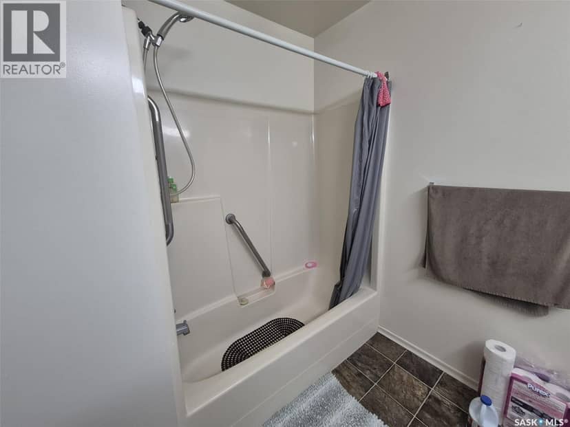 10 Pearl AVENUE — photo 24 of 28