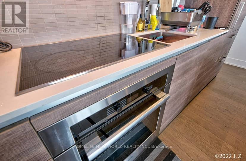 1601 - 200 Bloor Street W — photo 10 of 24