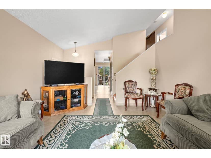18126 98 AV NW, Edmonton, photo 2