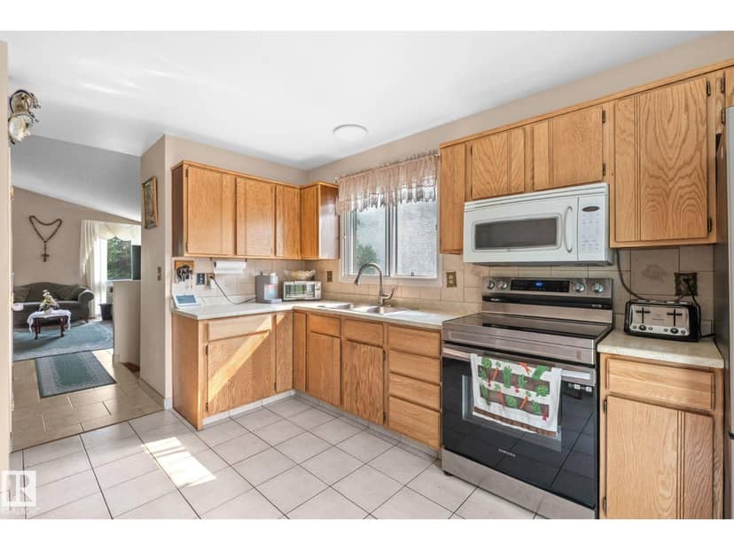 18126 98 AV NW, Edmonton, photo 4
