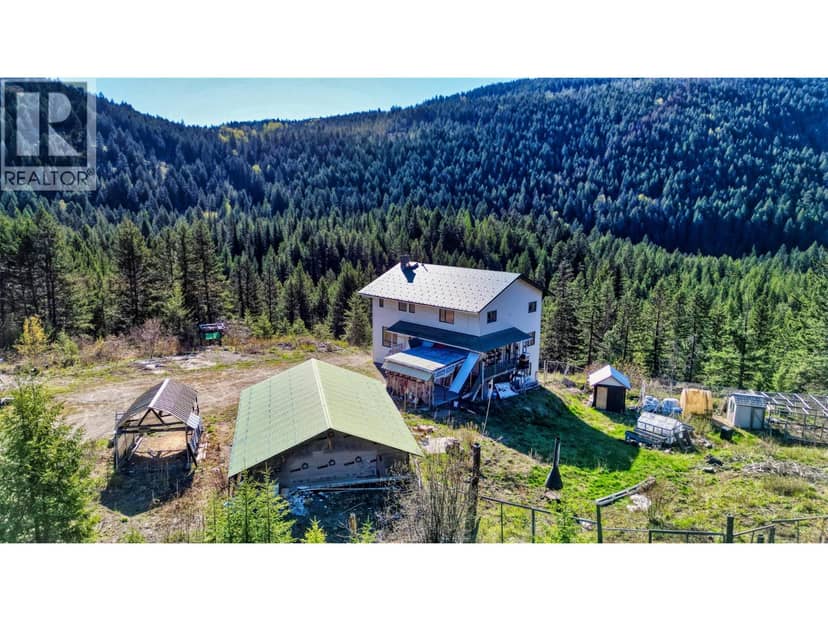 6050 Athelston-Hartford Road, Grand Forks