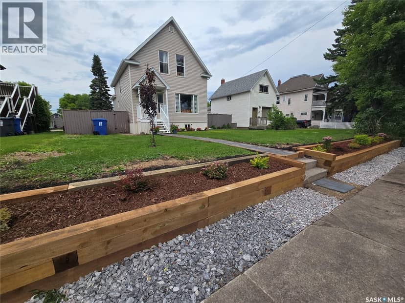 134 9th AVENUE W — photo 4 of 40
