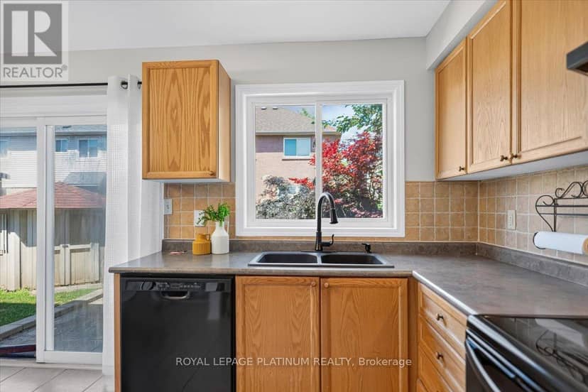21 Vista Green Crescent — photo 13 of 40