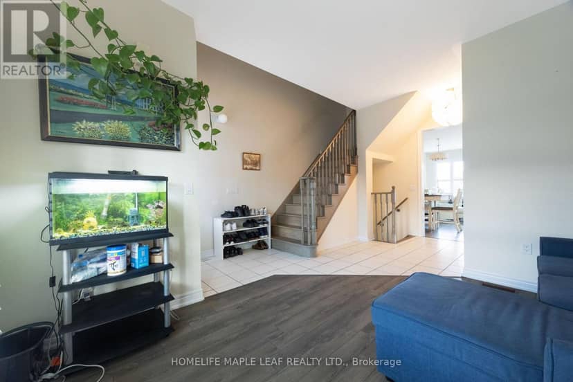 721 Cook Crescent — photo 11 of 40