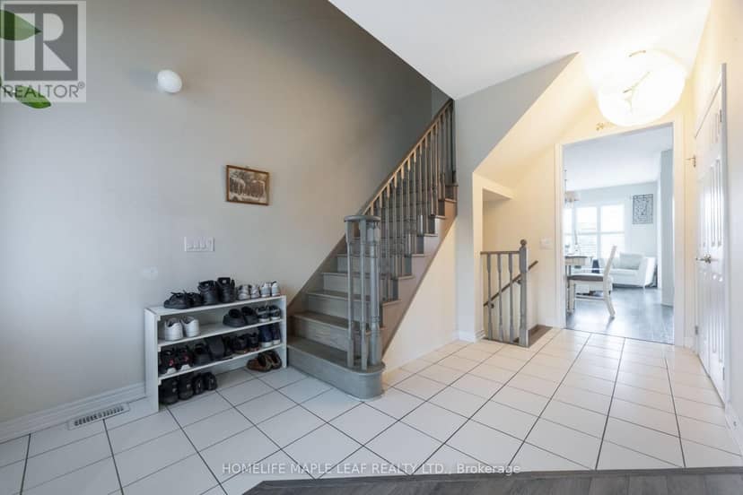 721 Cook Crescent — photo 13 of 40