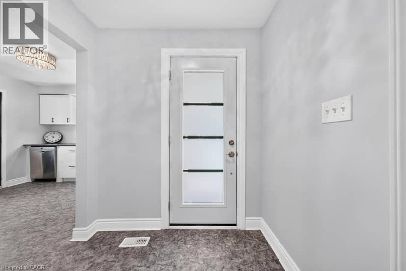 662 MONTEGO Crescent — photo 9 of 40
