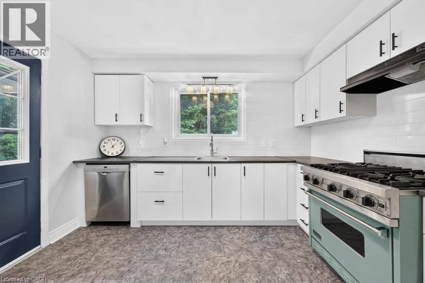 662 MONTEGO Crescent — photo 15 of 40
