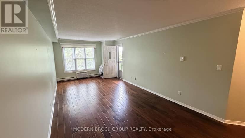 405 - 21 Liston Avenue — photo 9 of 23
