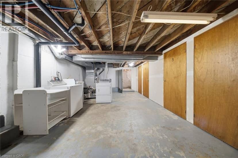 160 QUEEN Street — photo 15 of 16