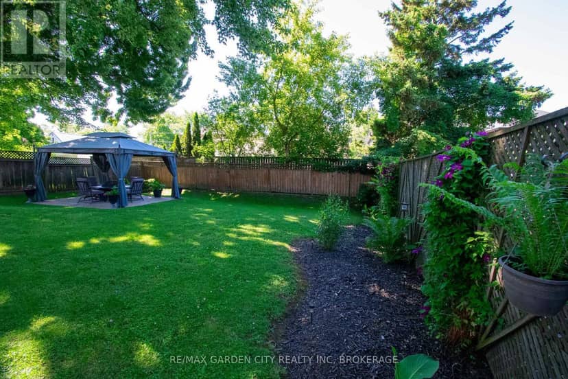 203 Leaside Drive — photo 36 of 40