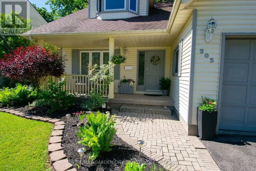 203 Leaside Drive — photo 4 of 40
