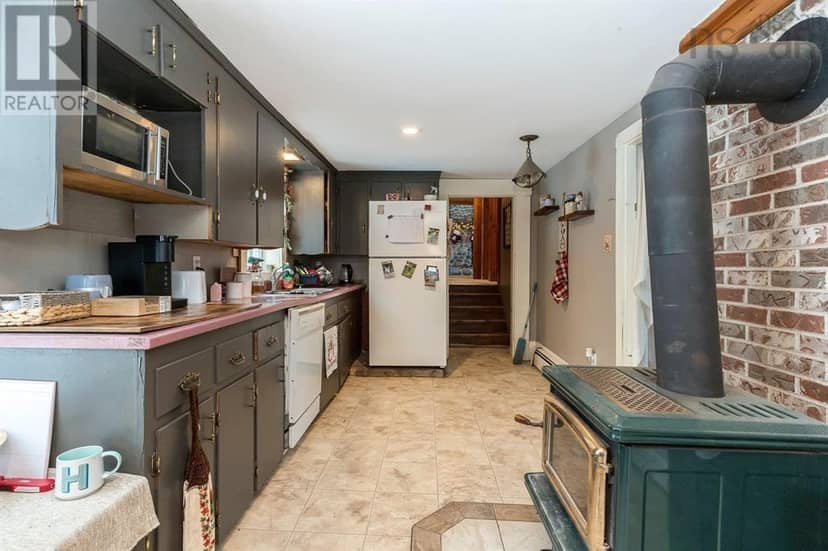 894 Morden Road — photo 17 of 40