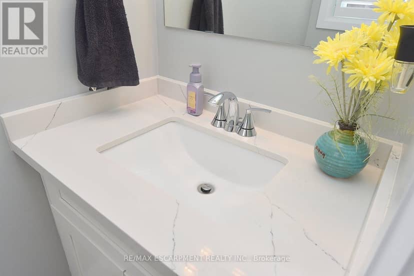 36 - 2774 King Street E — photo 23 of 40
