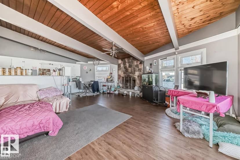 6822 50 AV — photo 14 of 26