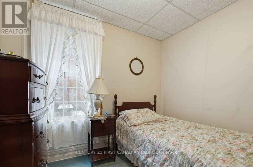 243 Tecumseh Avenue E — photo 16 of 40