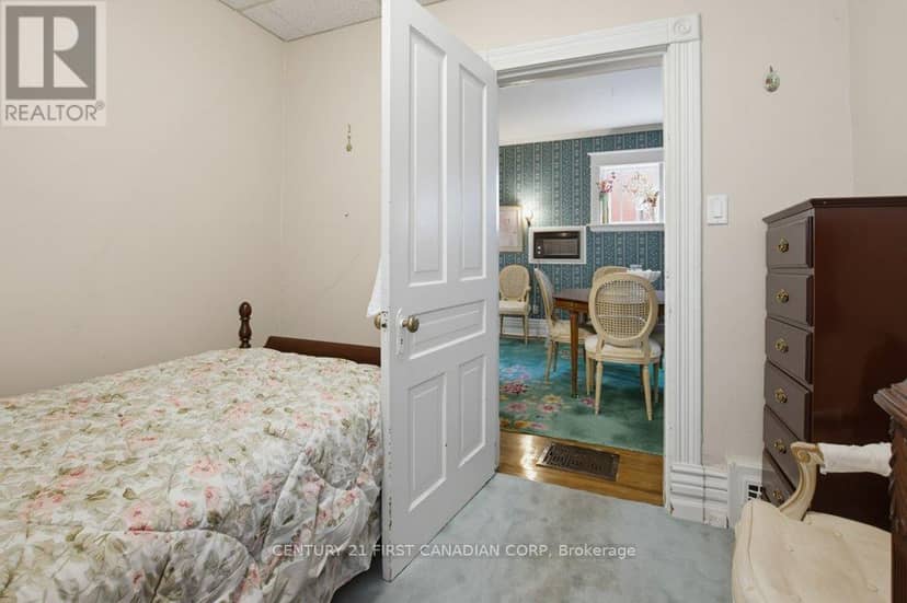 243 Tecumseh Avenue E — photo 17 of 40