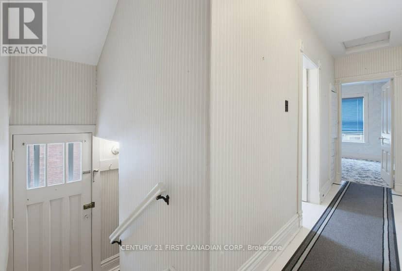 243 Tecumseh Avenue E — photo 23 of 40
