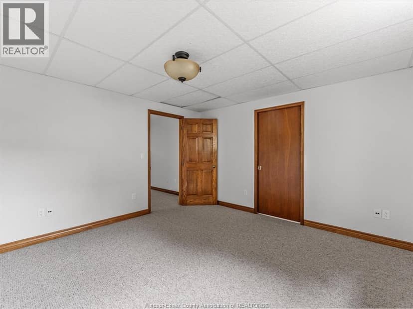 1553 Blairwood Crescent — photo 21 of 40