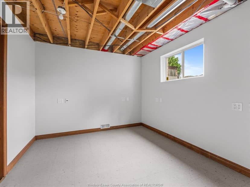 1553 Blairwood Crescent — photo 25 of 40