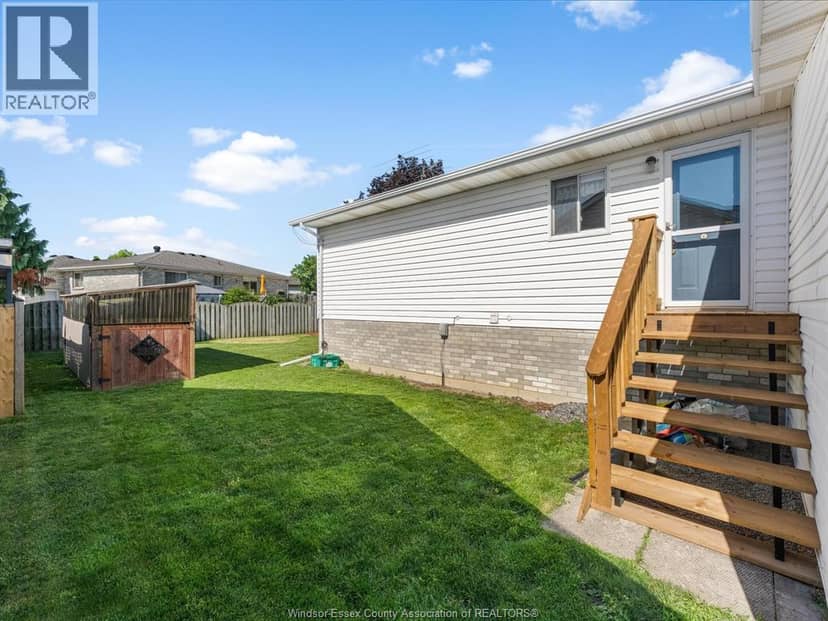 1553 Blairwood Crescent — photo 30 of 40