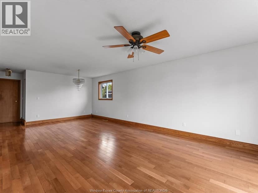 1553 Blairwood Crescent — photo 6 of 40
