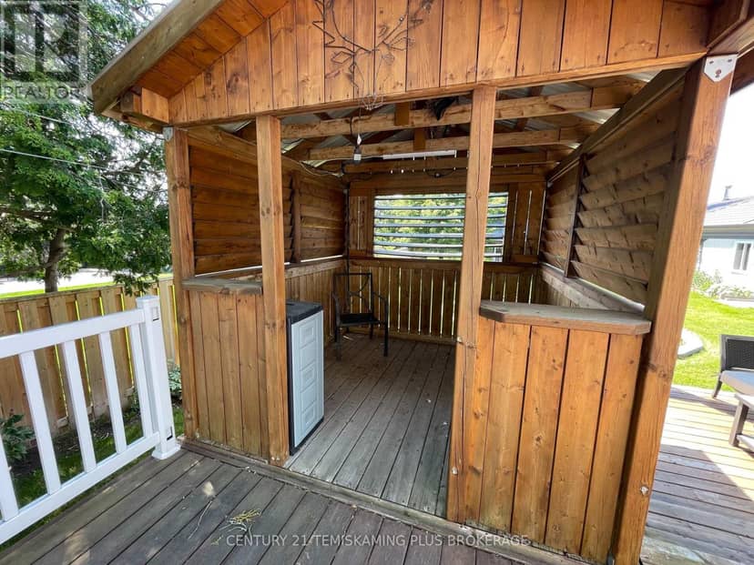 226 Laurette Street — photo 14 of 38