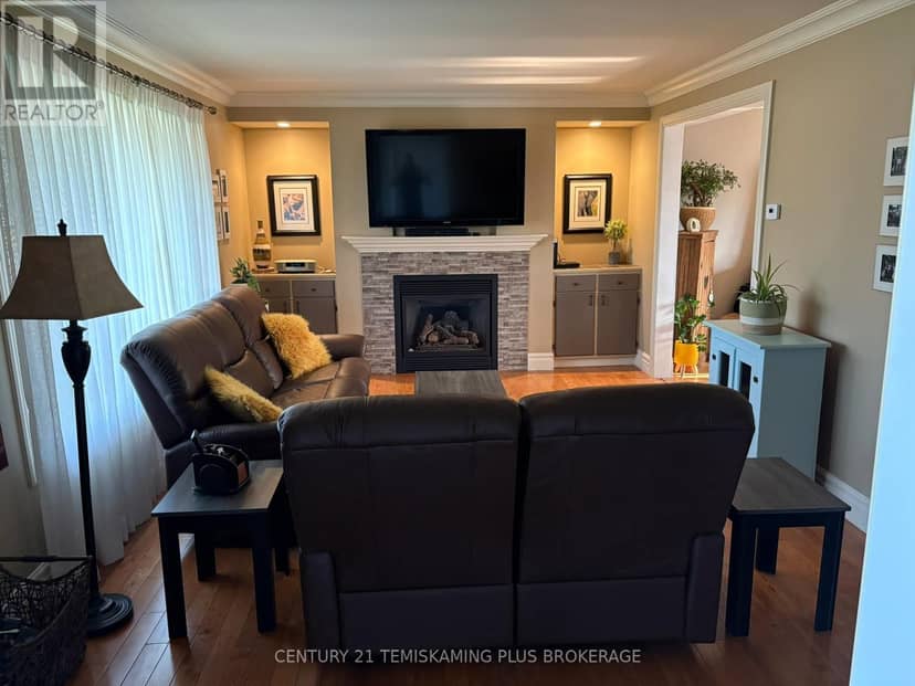 226 Laurette Street — photo 21 of 38