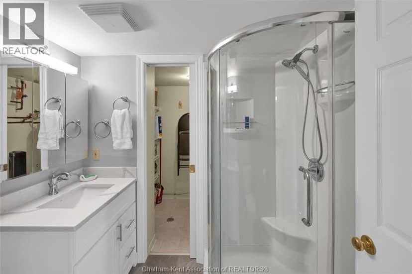 10 Van Allen AVENUE Unit# 1001 — photo 16 of 40
