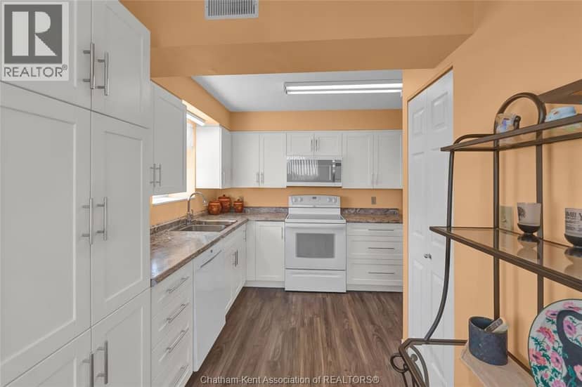 10 Van Allen AVENUE Unit# 1001 — photo 39 of 40