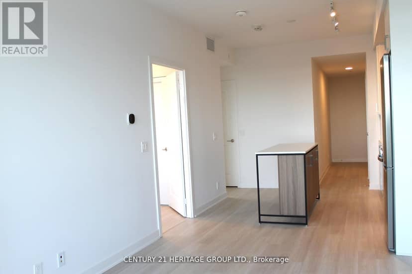 A3410 - 30 Upper Mall Way — photo 10 of 29