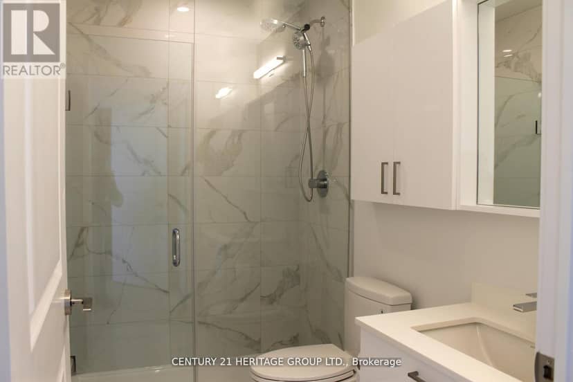 A3410 - 30 Upper Mall Way — photo 18 of 29