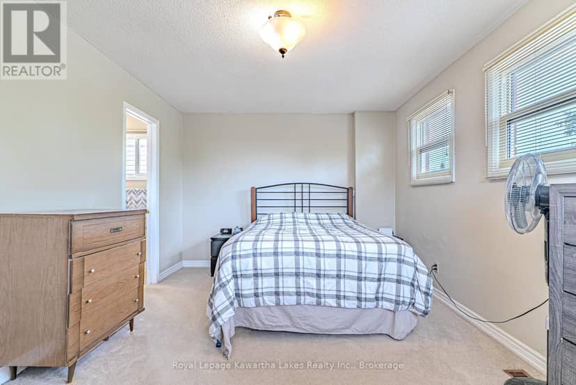 38 Lipton Crescent — photo 18 of 33