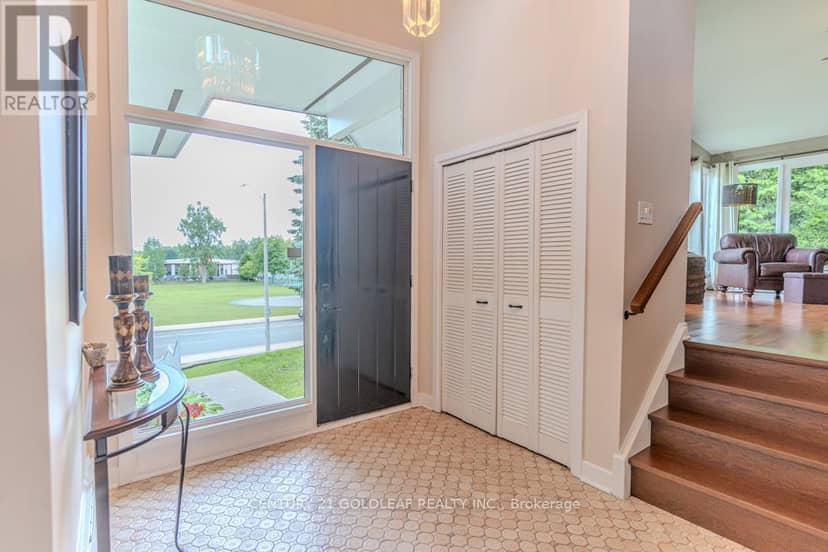 1549 Du Parc Avenue — photo 4 of 40