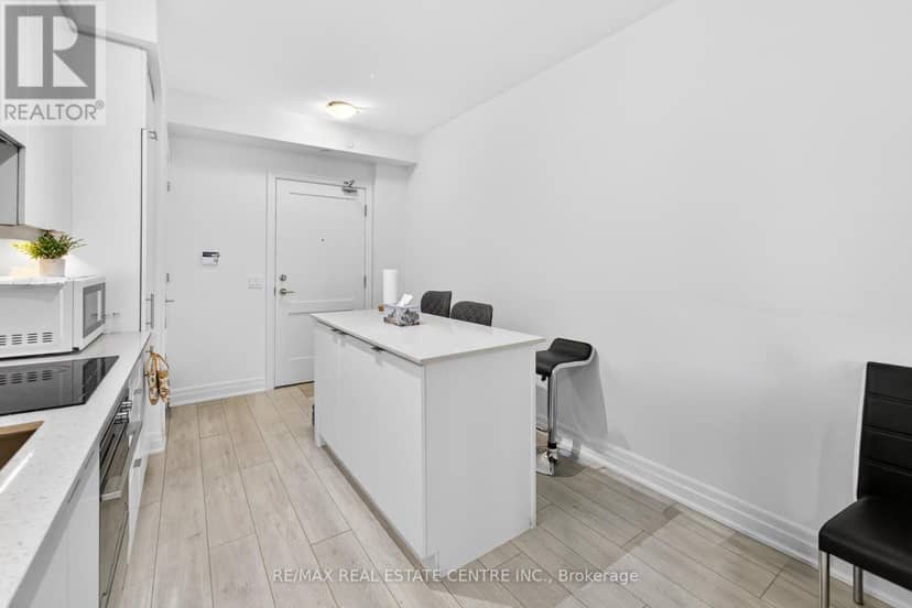610 - 30 Elm Drive — photo 10 of 37