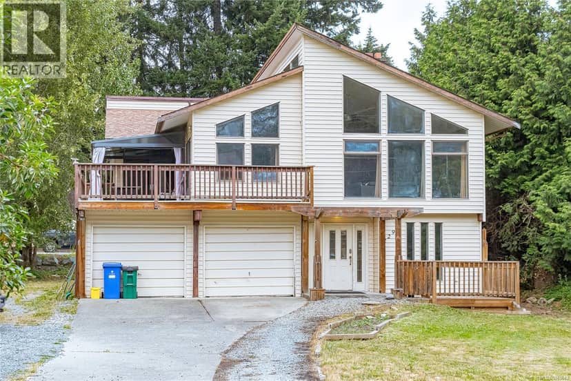 2299 MacFarlane Cres — photo 1 of 40
