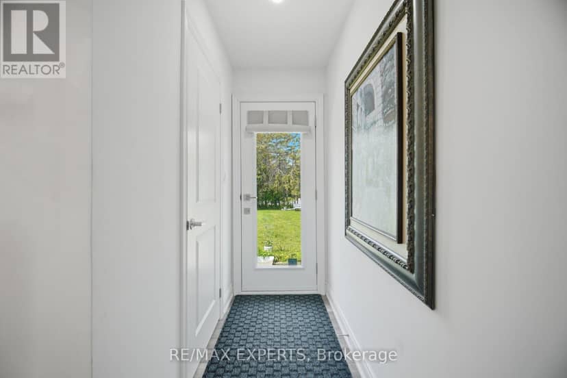 3211 Cove Avenue — photo 8 of 40