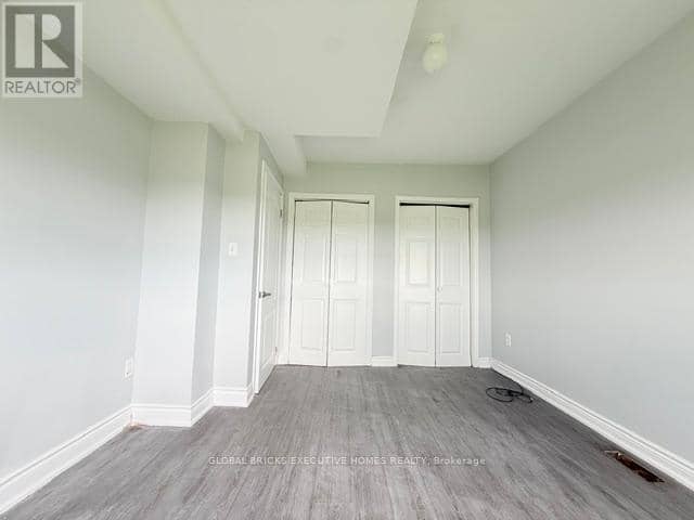 325 King Street, King, photo 8