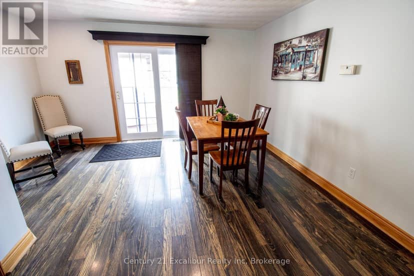 591 Wellington Street E — photo 10 of 35