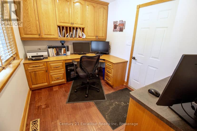 591 Wellington Street E — photo 15 of 35
