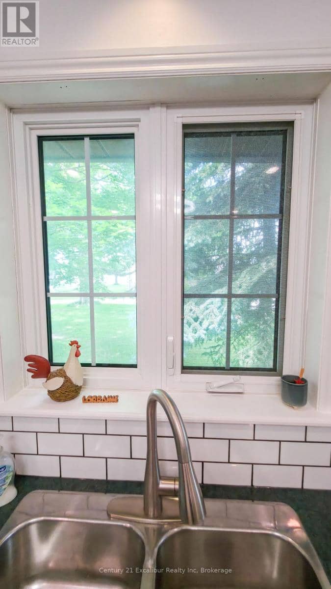 591 Wellington Street E — photo 8 of 35