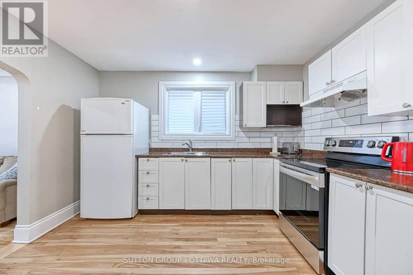 154-156 Dagmar Avenue — photo 10 of 32