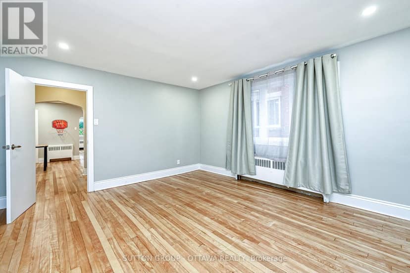 154-156 Dagmar Avenue — photo 15 of 32