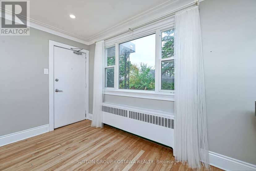154-156 Dagmar Avenue — photo 3 of 32