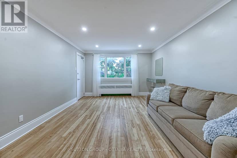 154-156 Dagmar Avenue — photo 7 of 32
