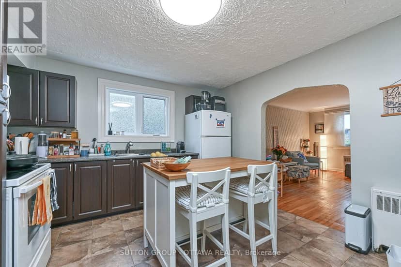 154-156 Dagmar Avenue — photo 19 of 32