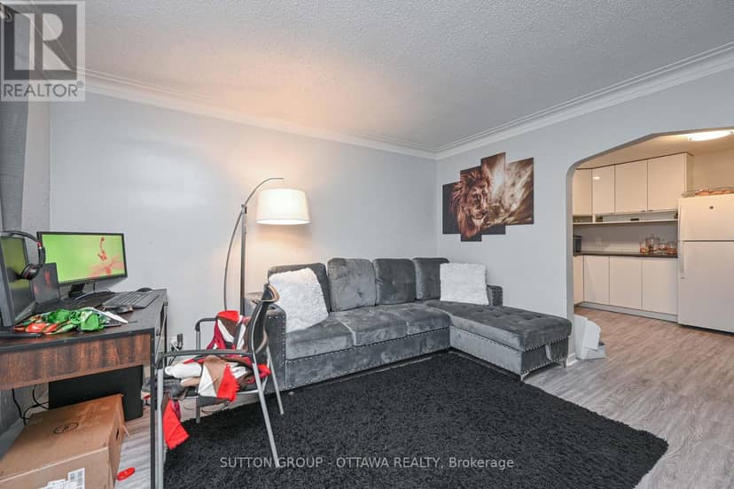 154-156 Dagmar Avenue — photo 24 of 32