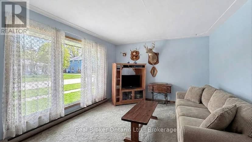 815 Albert Street E — photo 8 of 20