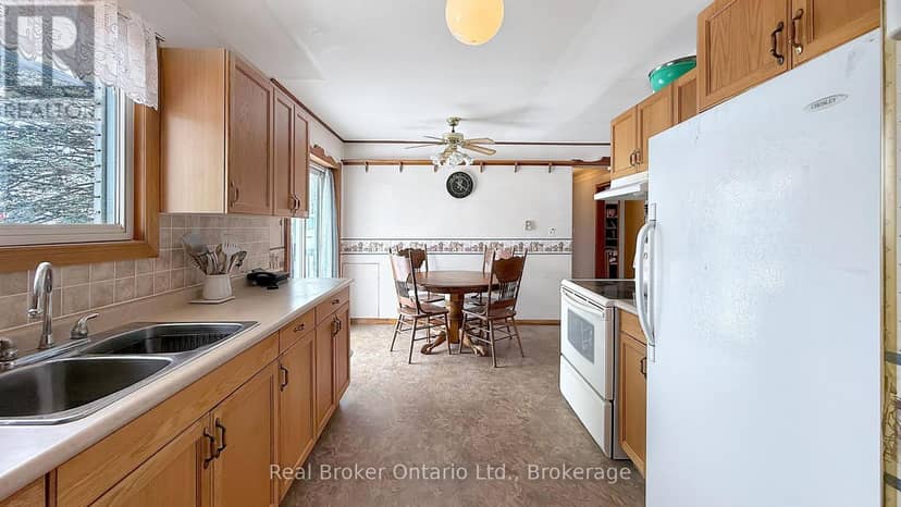 815 Albert Street E — photo 6 of 20